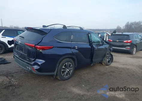 2020 Toyota Highlander Xle z USA, uszkodzony, nr VIN 5TDHZRBH1LS506776